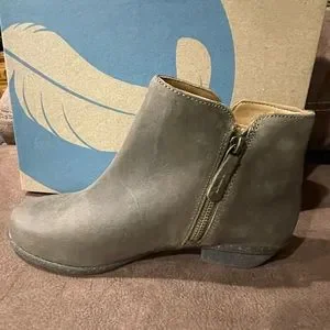 Clarks store wilrose frost